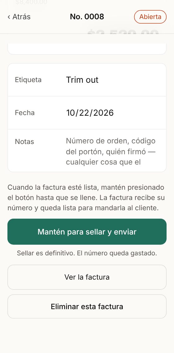 El total, la fecha, las notas, el botón verde y Eliminar esta factura.